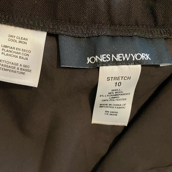 Jones New York dark brown pleat front trousers 96% wool lined in polyester - Picture 5 of 7